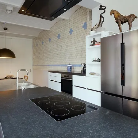 Weinberg 5 By Suite030